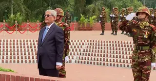 জাতীয় স্মৃতিসৌধে পুষ্পস্তবক অর্পণ করলেন নবনির্বাচিত রাষ্ট্রপতি
